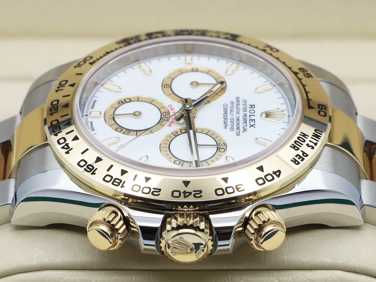 Rolex Daytona 126503 40mm Yellow Gold & Stainless Steel White Dial – Unworn 2026 Full Set 4 Rolex Daytona 126503 oysterlock clasp