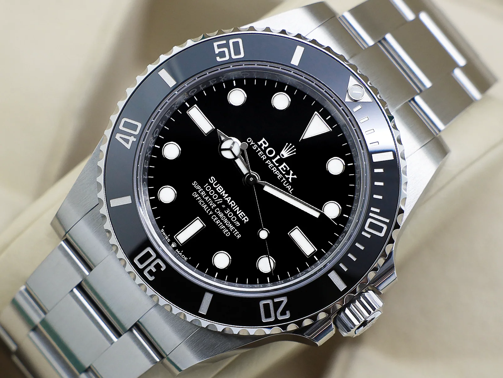 Rolex Submariner 124060 41mm Stainless Steel Black Dial – Unworn 2026 Full Set 8 Rolex Submariner 124060 stainless steel case side
