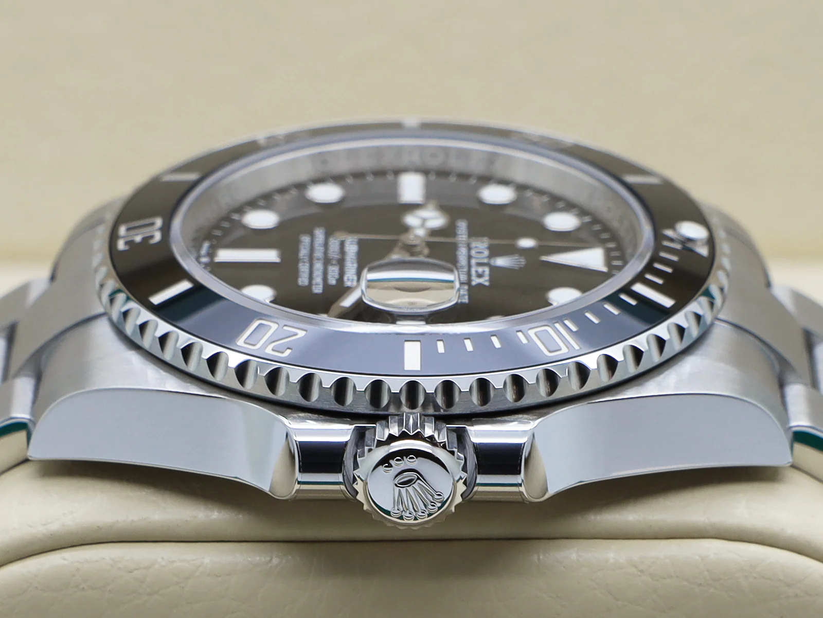 Rolex Submariner Date 126610LN 41mm Stainless Steel Black Dial – 2023 Full Set 6 Rolex Submariner 126610LN screw down crown