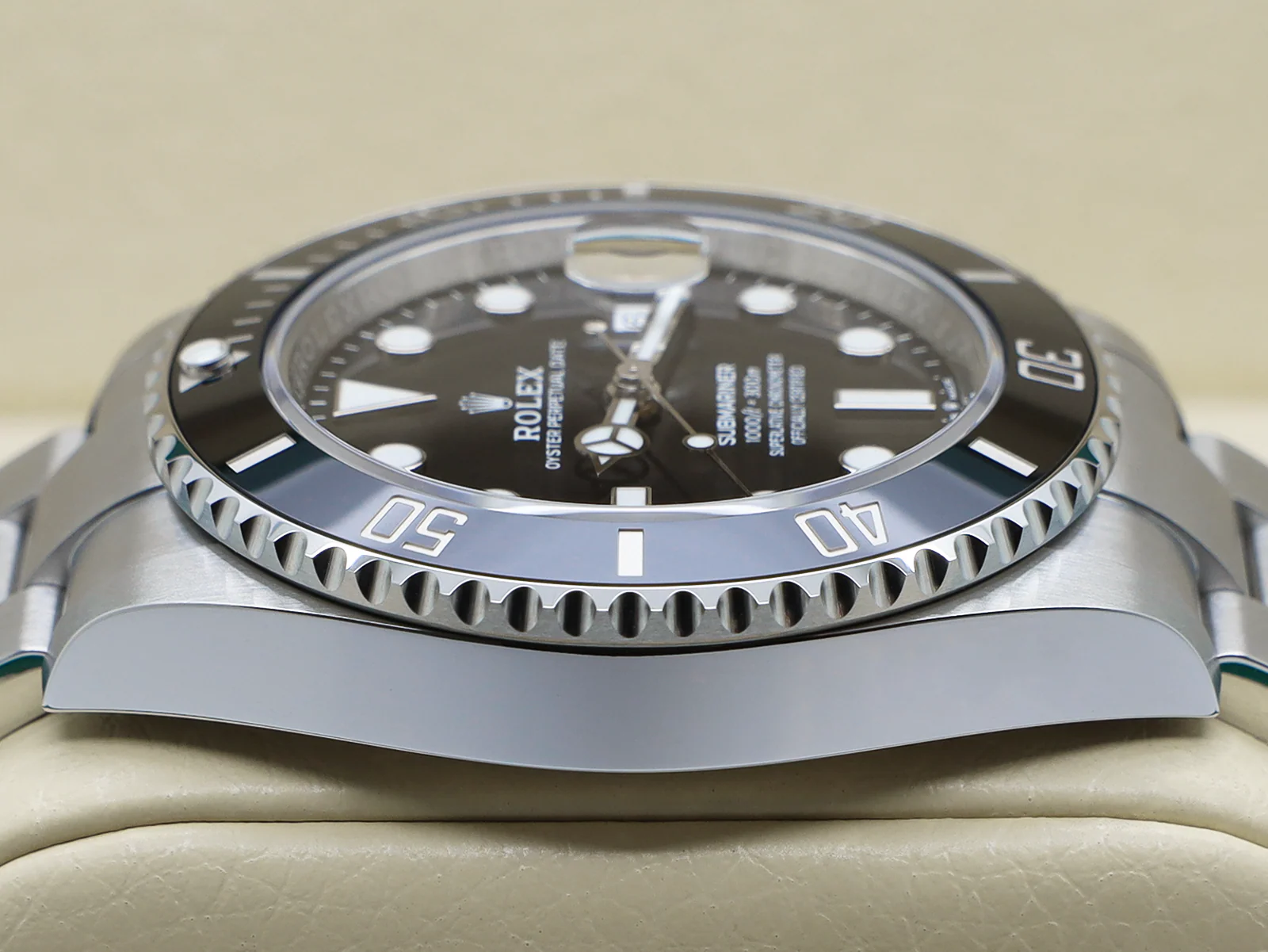 Rolex Submariner Date 126610LN 41mm Stainless Steel Black Dial – 2023 Full Set 4 Rolex Submariner 126610LN glidelock clasp