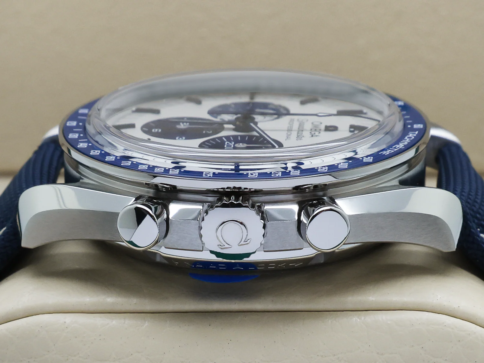 Omega Speedmaster Snoopy crown detail