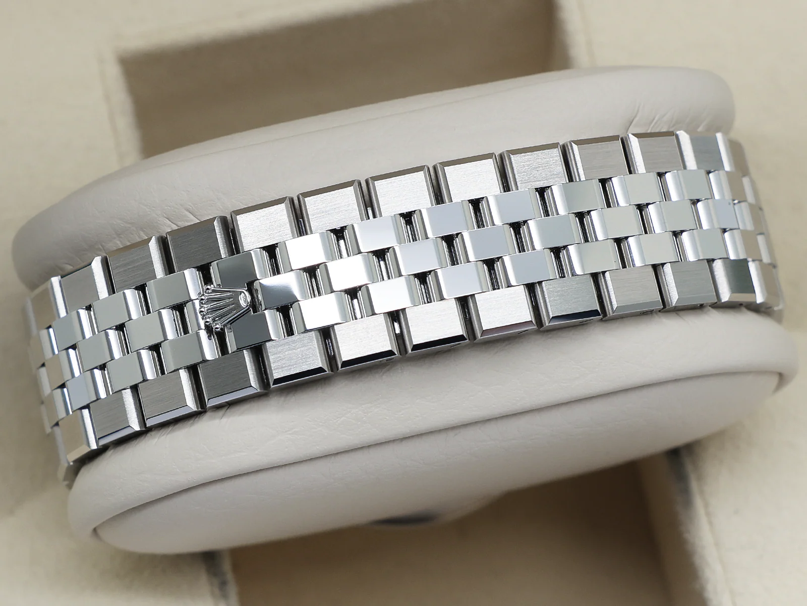 Rolex Land-Dweller 127334 40mm Stainless Steel White Honeycomb Dial – Unworn 2026 Full Set 8 Rolex Land-Dweller 127334 full set box papers