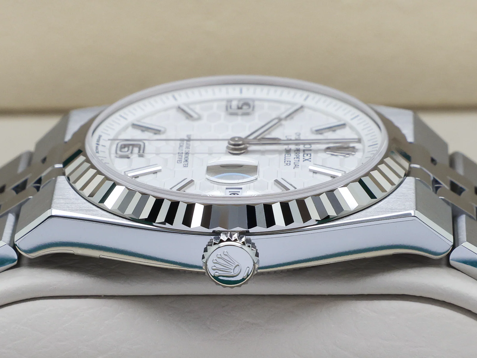 Rolex Land-Dweller 127334 40mm Stainless Steel White Honeycomb Dial – Unworn 2026 Full Set 5 Rolex Land-Dweller 127334 clasp