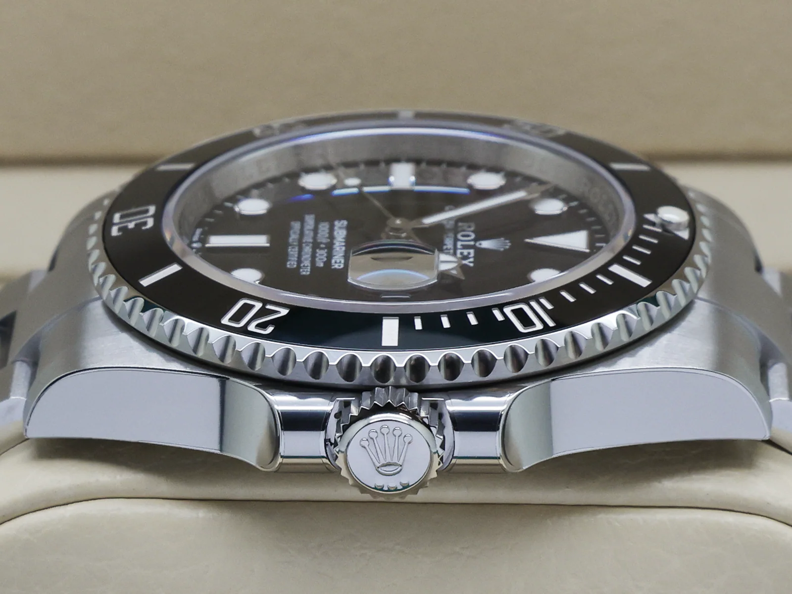 Rolex Submariner Date 126610LN 41mm Stainless Steel Black Dial – 2023 Full Set 4 Rolex Submariner 126610LN glidelock clasp