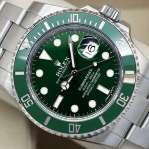 Rolex Submariner 116610LV Hulk green dial front view