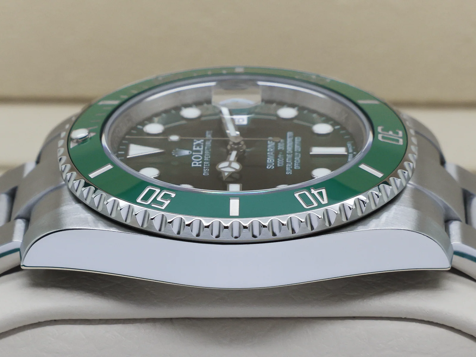 Rolex Submariner Date 116610LV “Hulk” 40mm Stainless Steel Green Dial – 2015 Full Set 5 Rolex Submariner 116610LV screw down crown