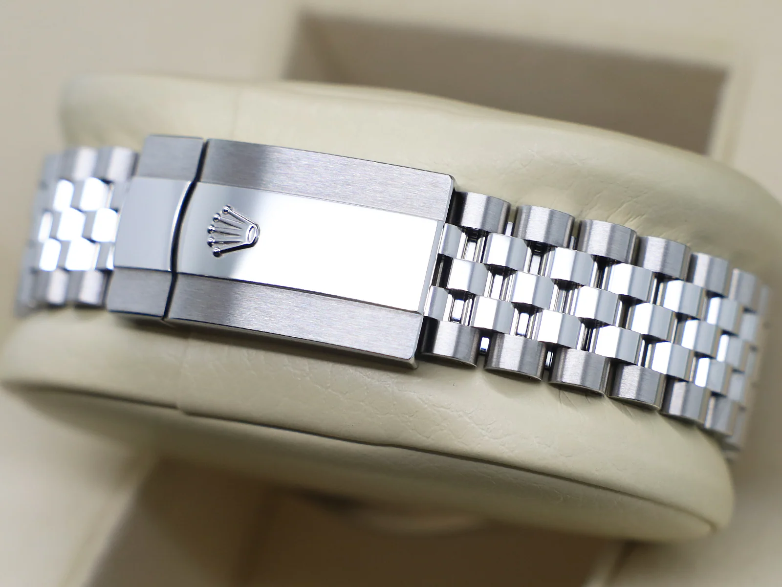 Rolex Land-Dweller 127234 36mm Stainless Steel White Honeycomb Dial – Unworn 2026 Box & Papers 9 Rolex Land Dweller 127234 box papers
