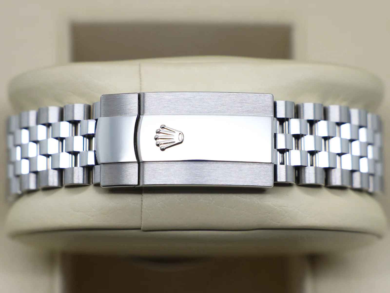 Rolex Land-Dweller 127234 36mm Stainless Steel White Honeycomb Dial – Unworn 2026 Box & Papers 6 Rolex Land Dweller 127234 caseback