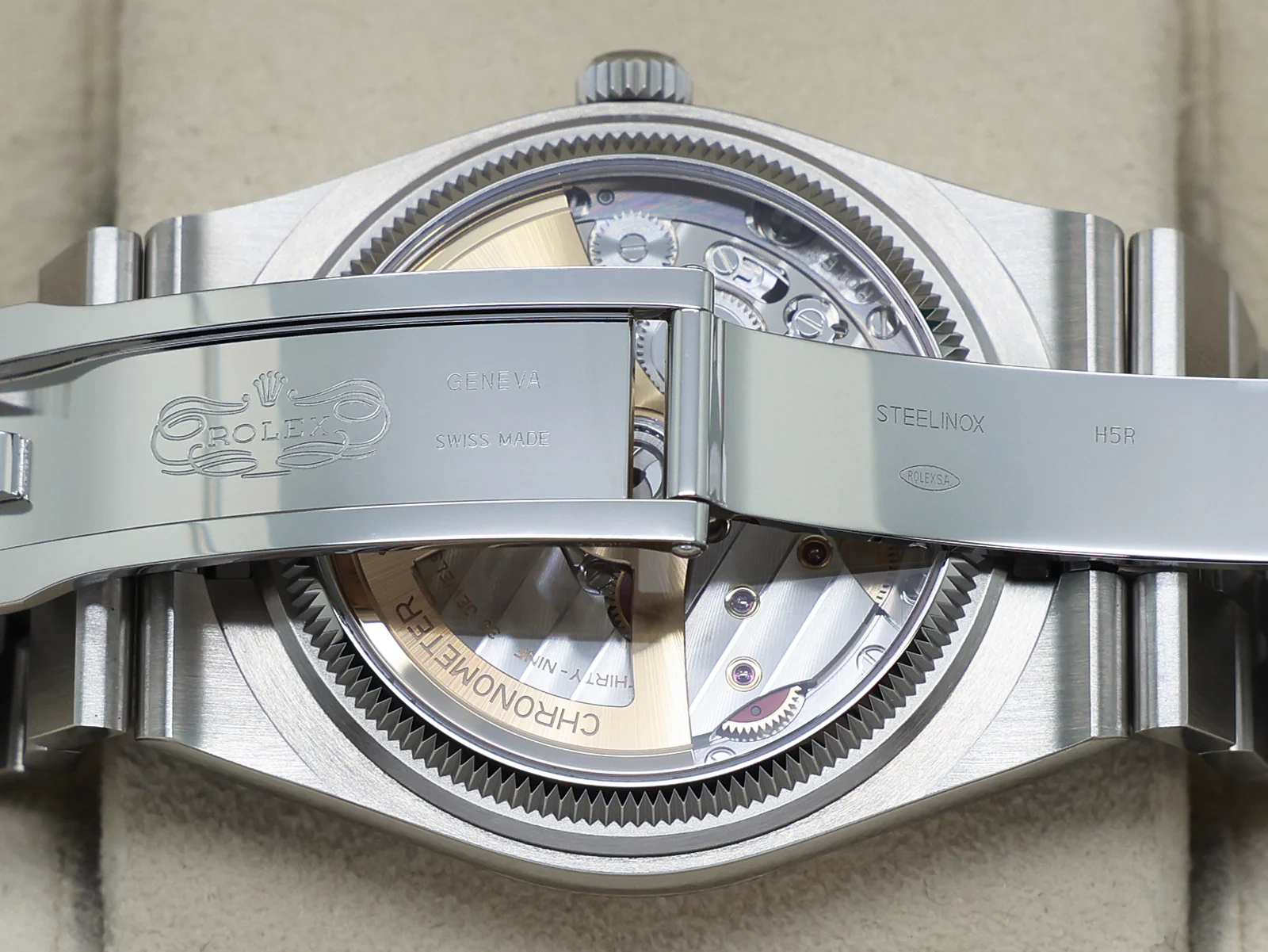 Rolex Land-Dweller 36 White Dial 127234 Stainless Steel Fluted Bezel – 2025 Box & Papers 2 Rolex Land Dweller 127234 box papers