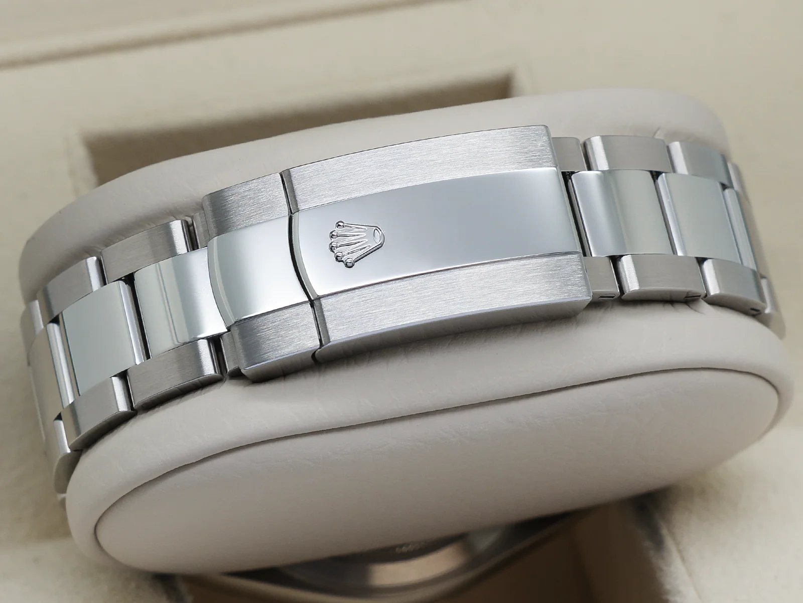 Rolex Sky-Dweller 42mm 336934 White Dial Stainless Steel & White Gold – Warranty 2025 Box & Papers 9 Rolex Sky-Dweller 336934 box papers