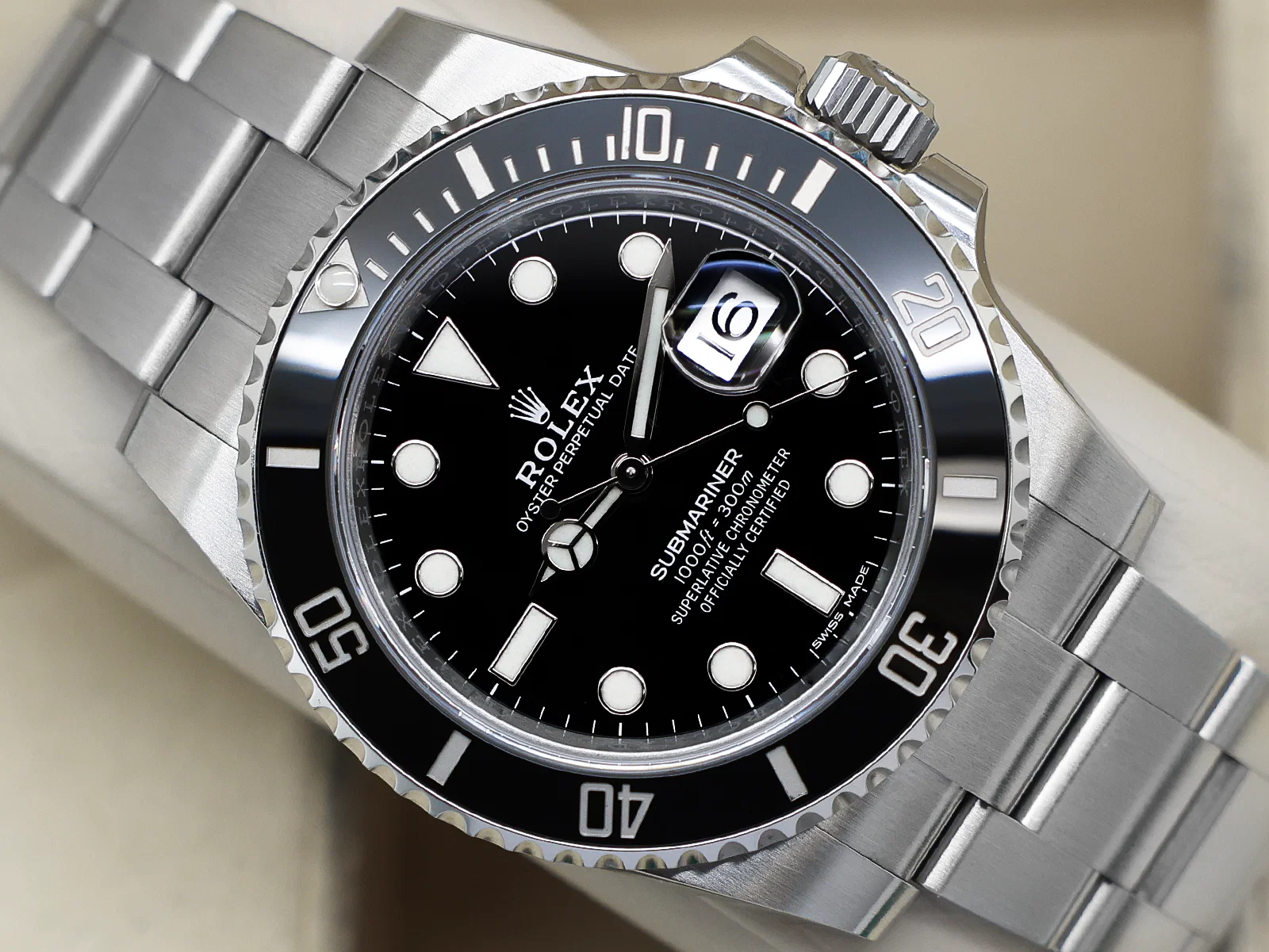 rolex-submariner-116610ln-front Rolex Submariner 116610LN black dial front view